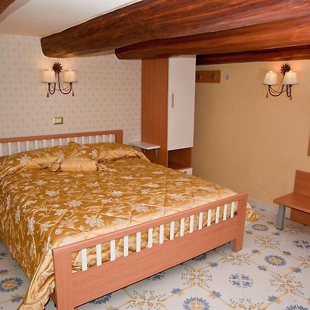 Olimpo Degli Dei Bed & Breakfast Napoli Bagian luar foto